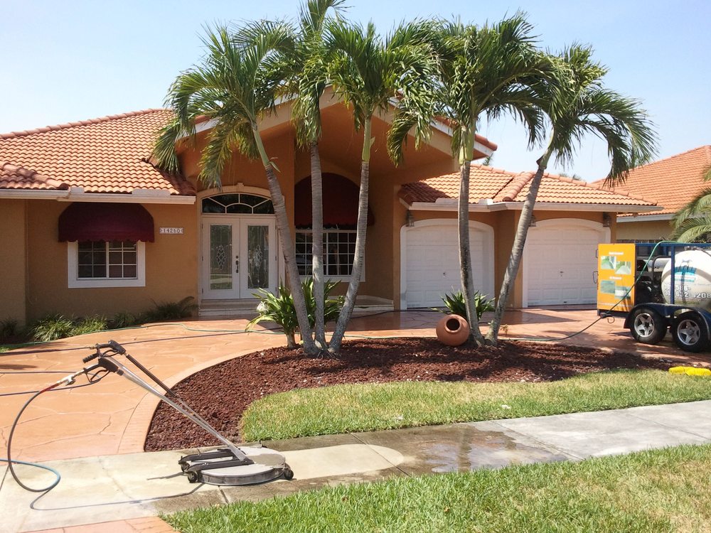 professional patio cleaning services in Miami-Dade County by R & R Commercial Surface Cleaning